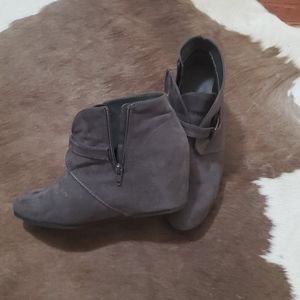 ❤ Womens size 9 Gray high heel Booties